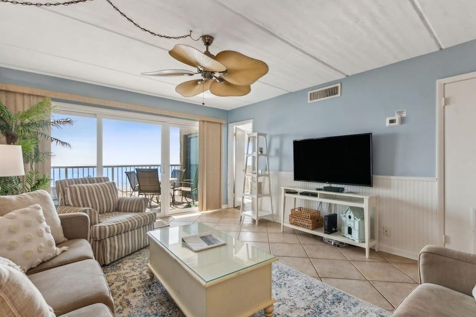 Direct Oceanfront Condo with Private Balcony by RedAwning Hotel in Fernandina Beach