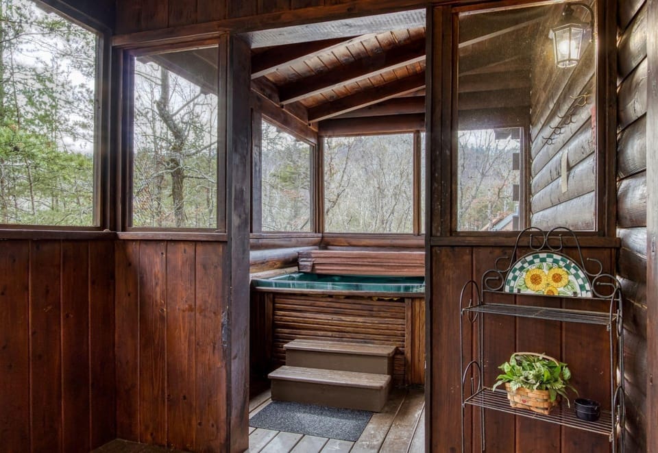 Er74 - Gerrald's Chalet - Great Location. Close To All The Action! 3 Bedroom Cabin by RedAwning Hotel in Pigeon Forge