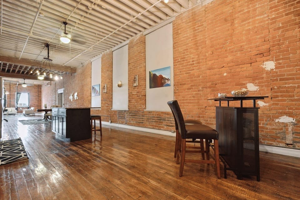 Queen G Investments 1 Bedroom Apts by RedAwning Hotel in Windsor