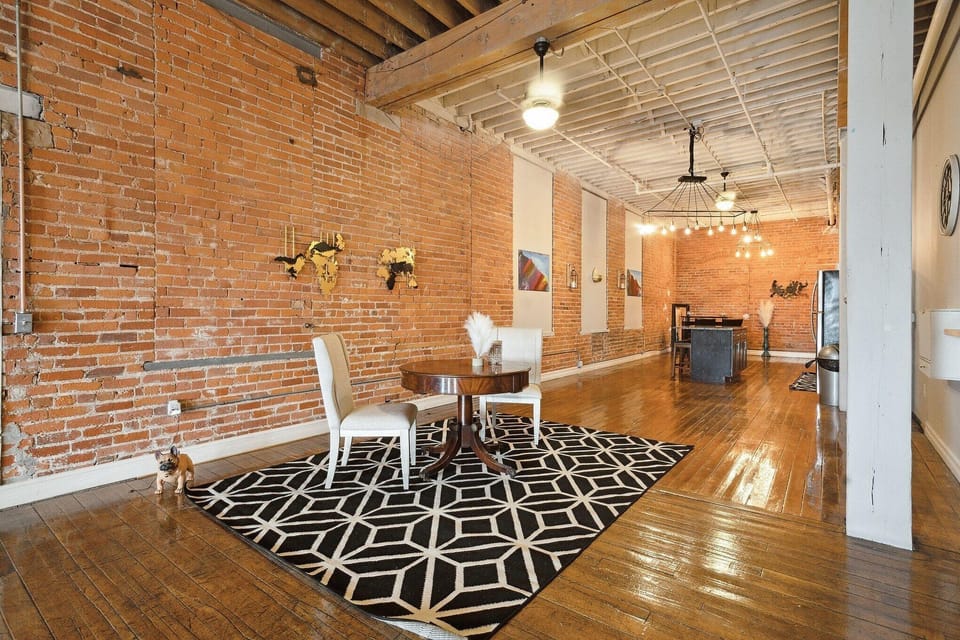 Queen G Investments 1 Bedroom Apts by RedAwning Hotel in Windsor