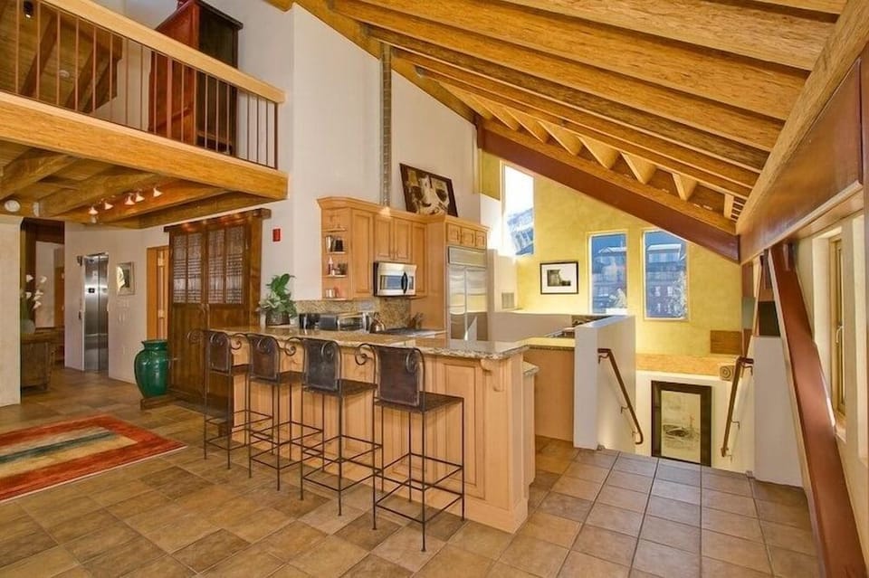 Downtown Penthouse 4 Bedroom Condo Hotel in Stateline