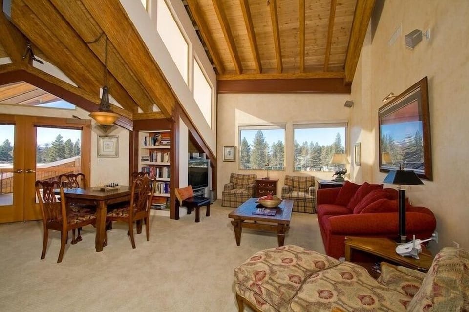 Downtown Penthouse 4 Bedroom Condo Hotel in Stateline