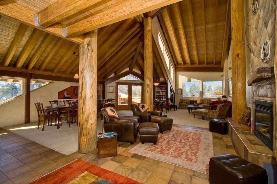 Downtown Penthouse 4 Bedroom Condo Hotel in Stateline