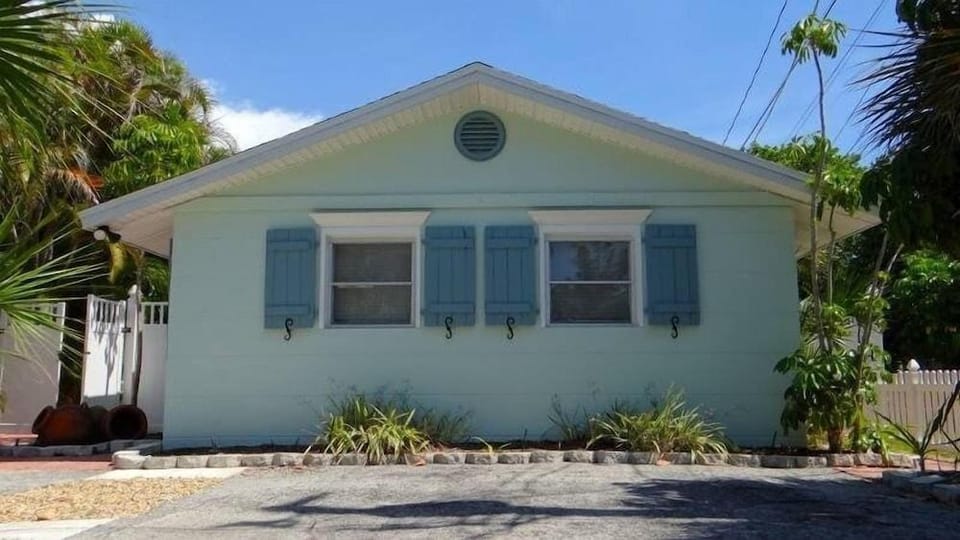 105a 12th Street South Back 2 Bedroom Apts by RedAwning Hotel in Bradenton Beach