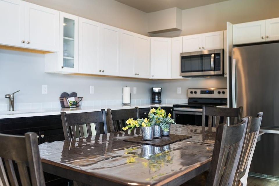 Marinas Edge Condo Walk to Restaurants, Wineries by RedAwning Hotel in Manson