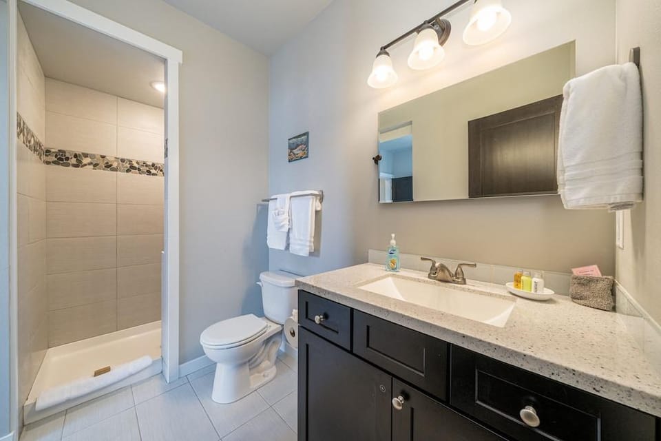 Marinas Edge Condo Walk to Restaurants, Wineries by RedAwning Hotel in Manson