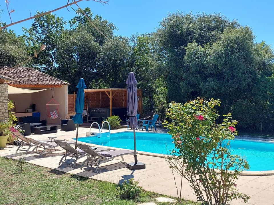 Maison d'Hôtes La Chêneraie Hotel in Pernes-les-Fontaines