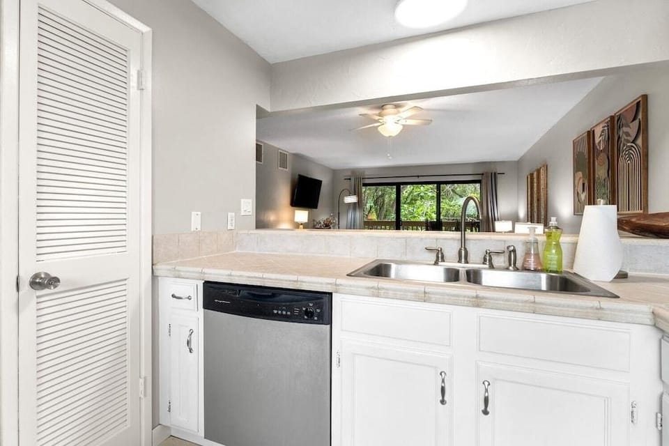 Royal Kahili B204 2 Bedroom Condo Hotel in Holualoa