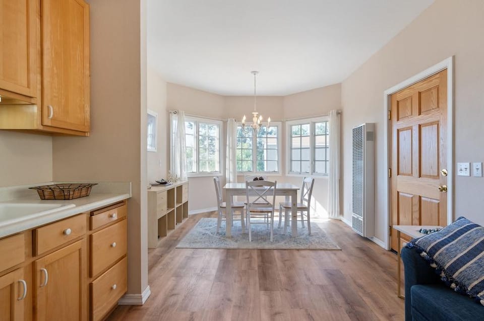 Serene Retreat In The Heart Of Slo 6 Bedroom Home by RedAwning Hotel in San Luis Obispo