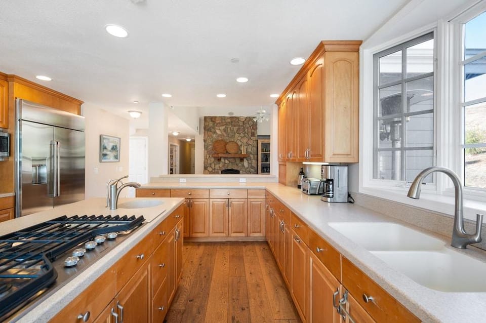 Serene Retreat In The Heart Of Slo 6 Bedroom Home by RedAwning Hotel in San Luis Obispo