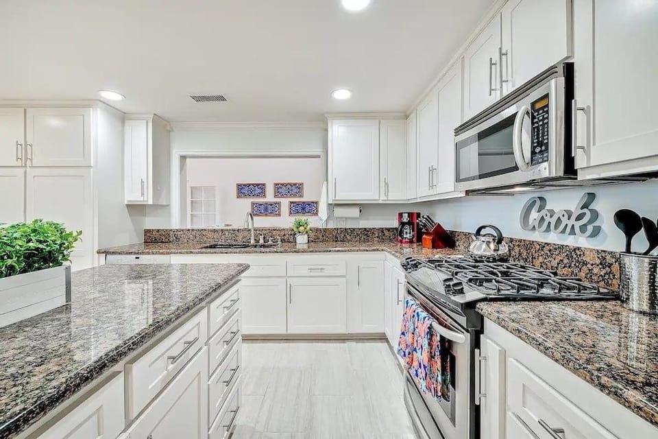 1185 Tamarack 4 Bedroom Home by RedAwning Hotel in Carlsbad