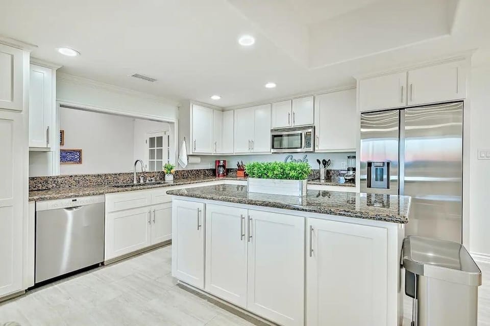 1185 Tamarack 4 Bedroom Home by RedAwning Hotel in Carlsbad