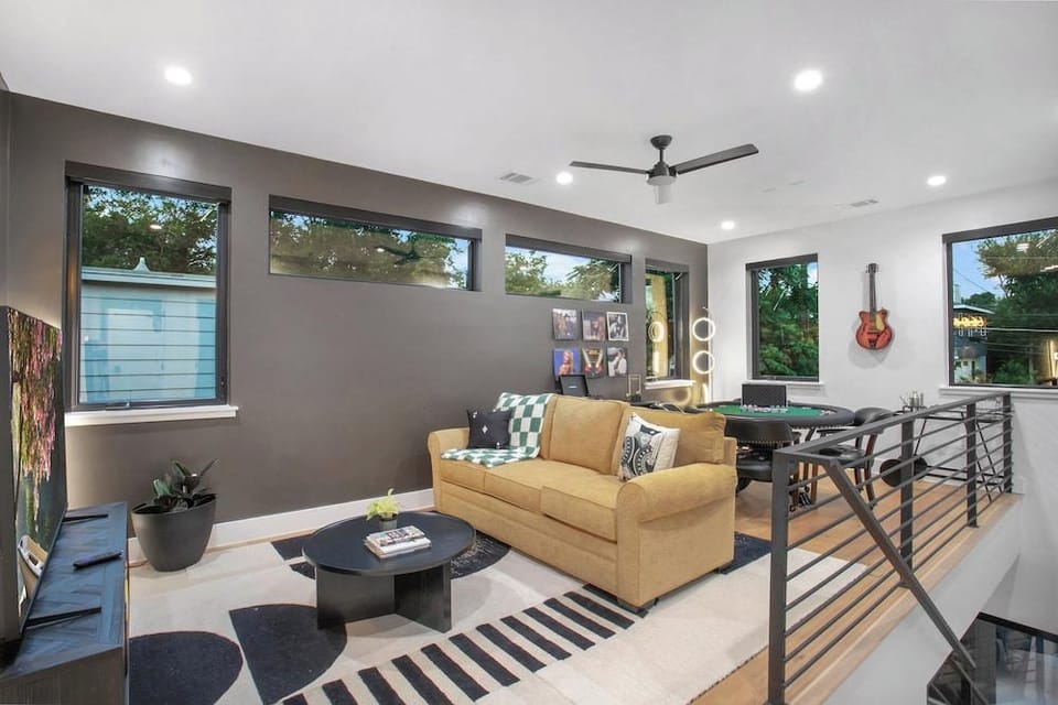 ATX South Lamar Creekside with Hot tub Hotel in Zilker