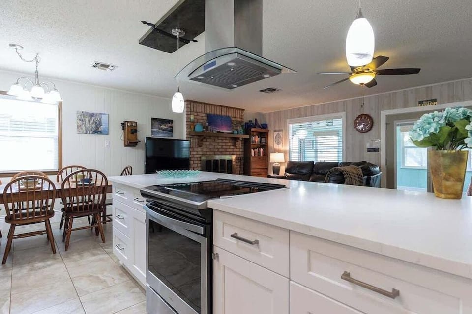 Lazy Cove Waterfront Getaway on Lake Lbj! Hotel in Kingsland