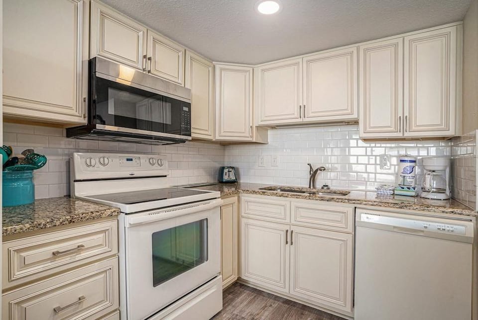0804 Waters Edge Resort 1 Bedroom Condo by RedAwning Hotel in Garden City