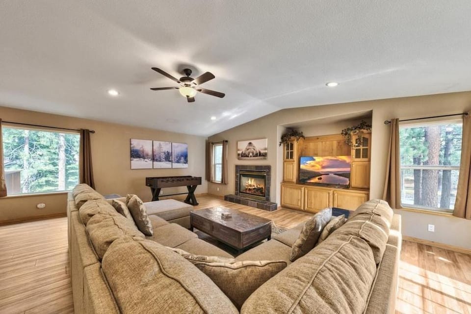 1213gb Golden Bear Tahoe Home 4 Bedroom Home Hotel in South Lake Tahoe