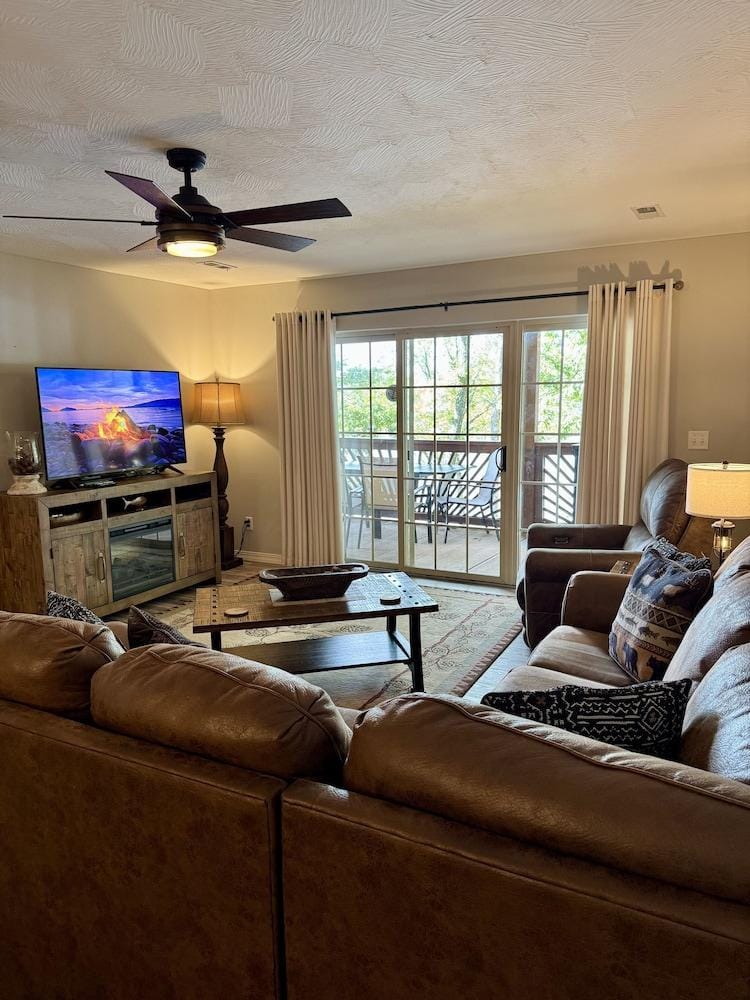Lakefront Vacation Condo A-1 with Large Private Balcony by RedAwning Hotel in Ridgedale