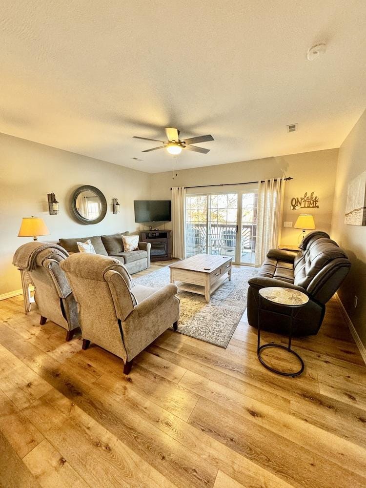 Walk-in level Vacation Condo B-6 Near Lake by RedAwning Hotel in Ridgedale