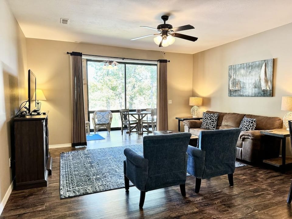 Lower Level Vacation Condo B-1 on Table Rock Lake by RedAwning Hotel in Ridgedale