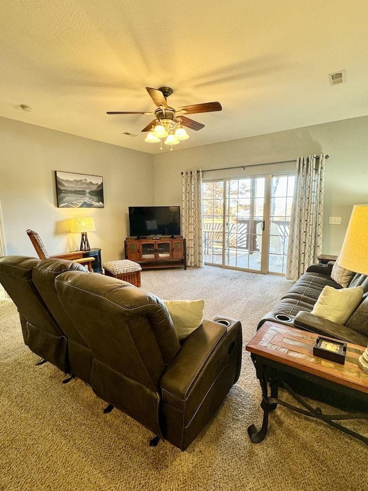 Family Condo B-4 near Table Rock Lake by RedAwning Hotel in Ridgedale