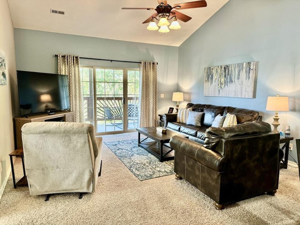 Upper level Condo A-7 with Large Private Balcony by RedAwning Hotel in Ridgedale