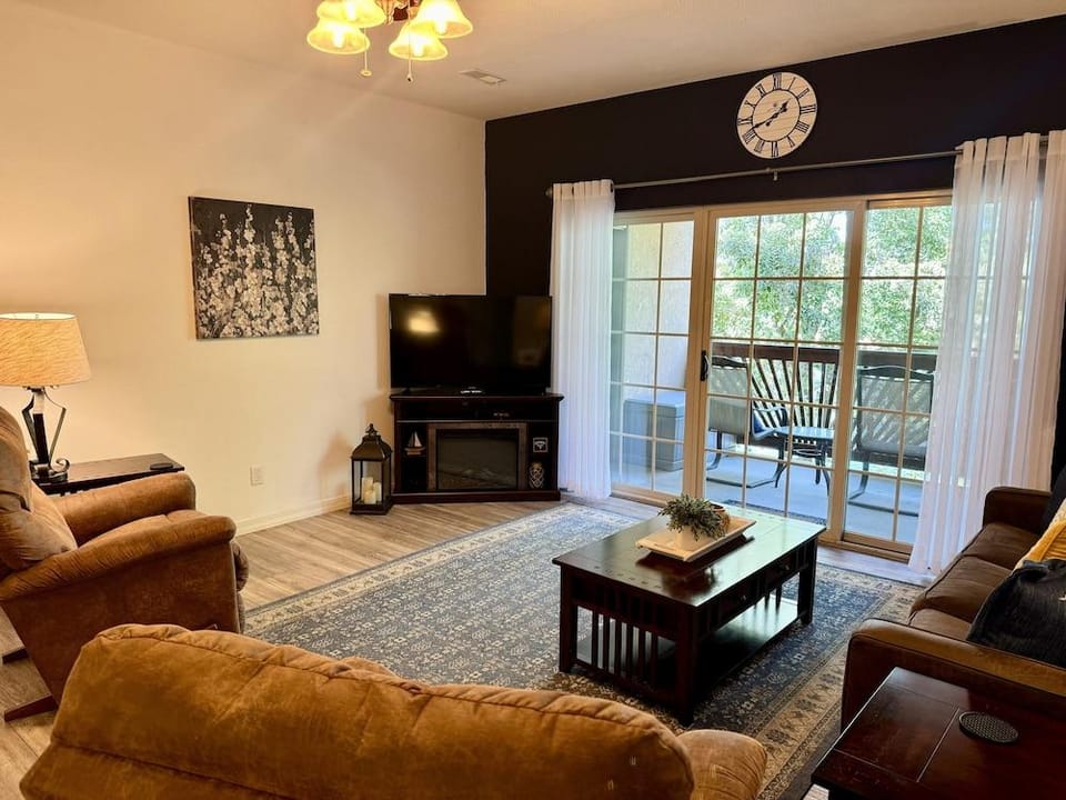 Lake Vacation Condo A-5 on Table Rock Lake by RedAwning Hotel in Ridgedale