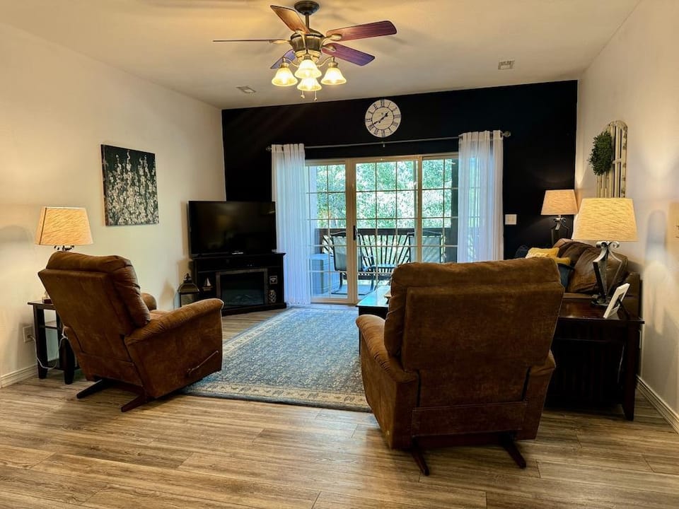 Lake Vacation Condo A-5 on Table Rock Lake by RedAwning Hotel in Ridgedale