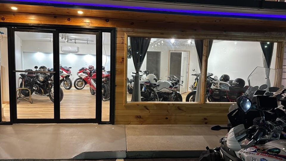 Motorcycle Inn Hotel in Kodak