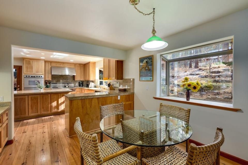 Silver Rock Lodge 5 Bedroom Home Hotel in Skyland