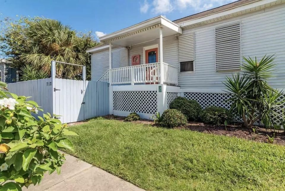 The Dinghy 2 Bedroom Home Hotel in Texas City