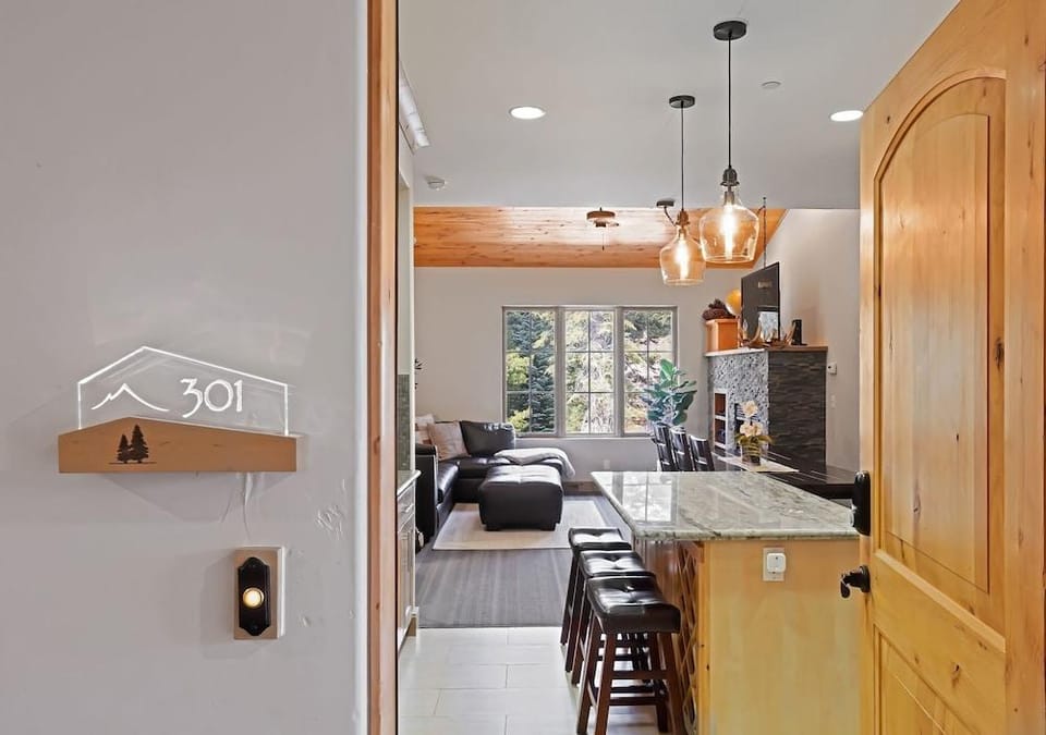 Modern Condo - EV Charger - SM 301 by Bear Valley Vacation Rentals Hotel in Bear Valley