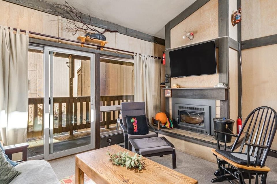 Sunny, Spacious & Pet Friendly - Creekside #39 by Bear Valley Vacation Rentals Hotel in Bear Valley