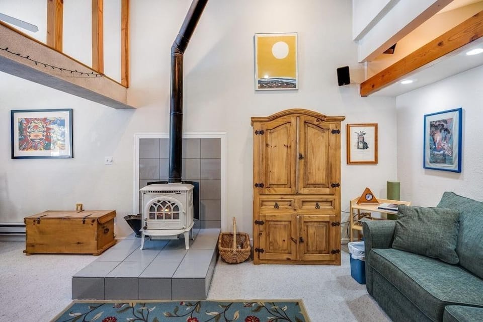 Bright and Airy Condo, Sleeps 4! - Creekside #103 by Bear Valley Vacation Rentals Hotel in Bear Valley