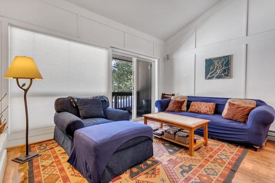 Stylish, Remodeled Condo - Creekside #14 by Bear Valley Vacation Rentals Hotel in Bear Valley