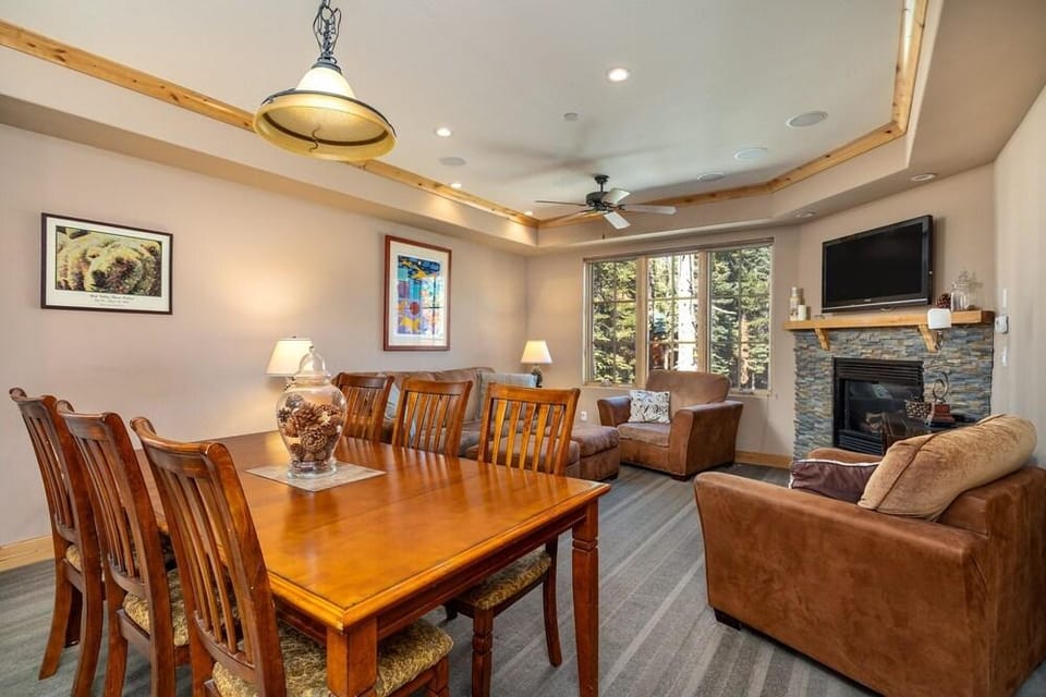 Modern Condo- Jacuzzi Tub SM #201 by Bear Valley Vacation Rentals Hotel in Bear Valley