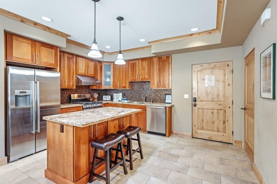 Winter Or Summer - Vacation Time Is Golden At Silver Mountain Condo 202 2 Bedroom Condo by Redawning Hotel in Bear Valley