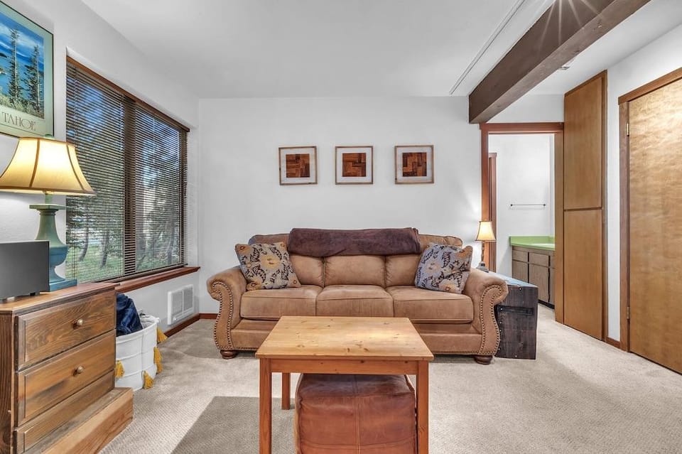 Cozy Condo With Fireplace - Tamarack #3 1 Bedroom Condo by Bear Valley Vacation Rentals Hotel in Bear Valley
