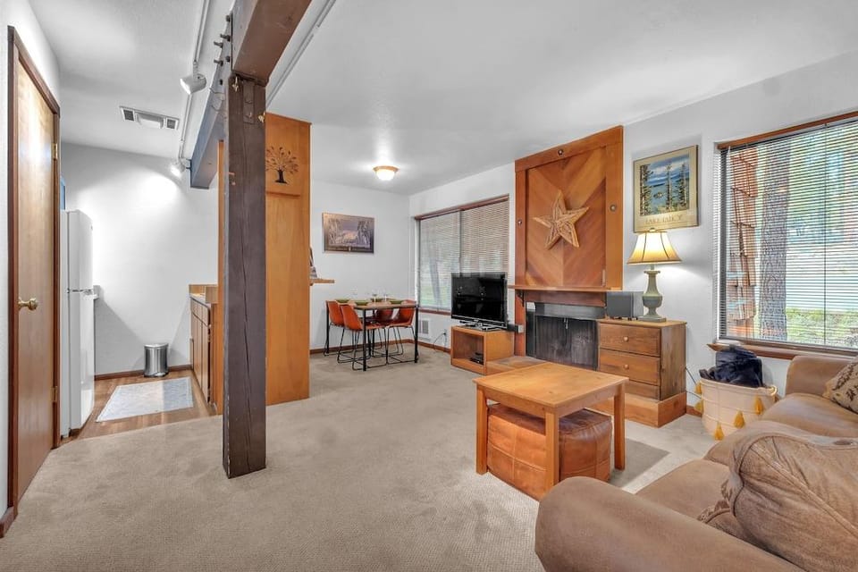 Cozy Condo With Fireplace - Tamarack #3 1 Bedroom Condo by Bear Valley Vacation Rentals Hotel in Bear Valley