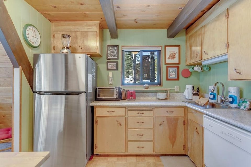 Vacation Home 216 3 Bedroom Home by RedAwning Hotel in Bear Valley