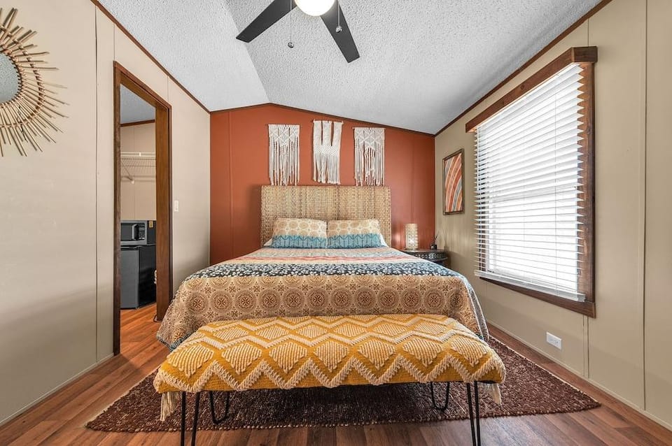 Bohemian Rhapsody - 1 Bedroom Hotel Room by The Lodges at Fossil Creek Hotel in Lake Texoma