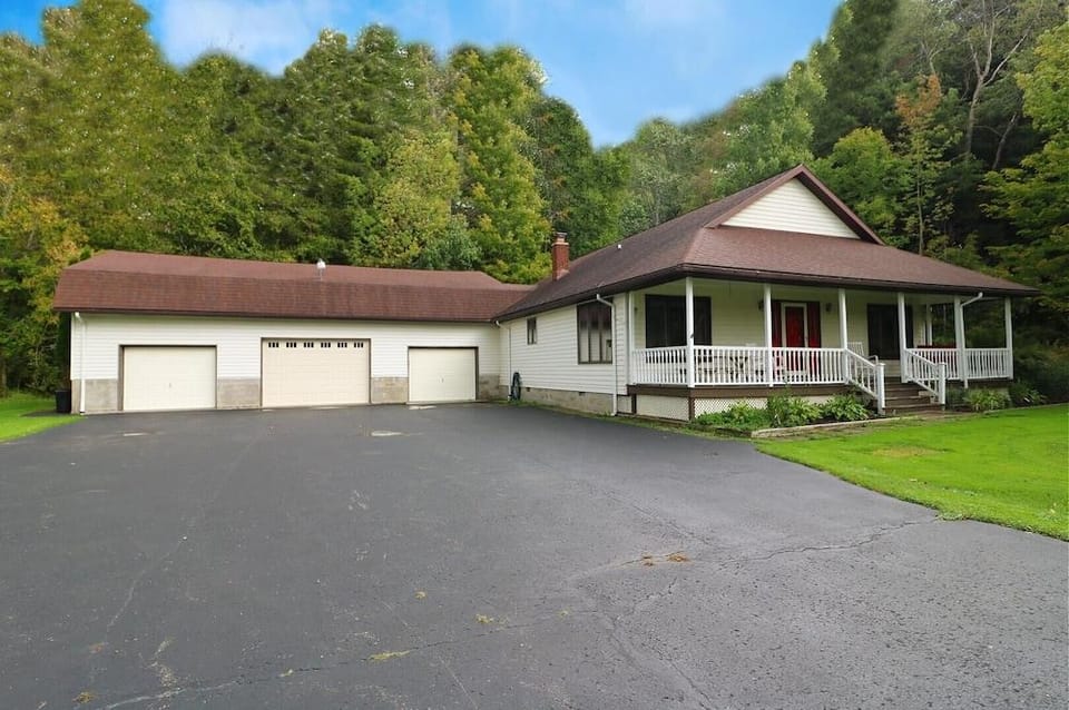 3640 Wells Bay Road 3 Bedroom Home by RedAwning Hotel in North Harmony