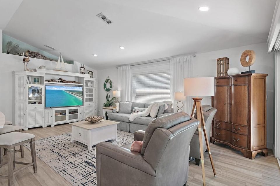Secret Beach House Hotel in Miramar Beach