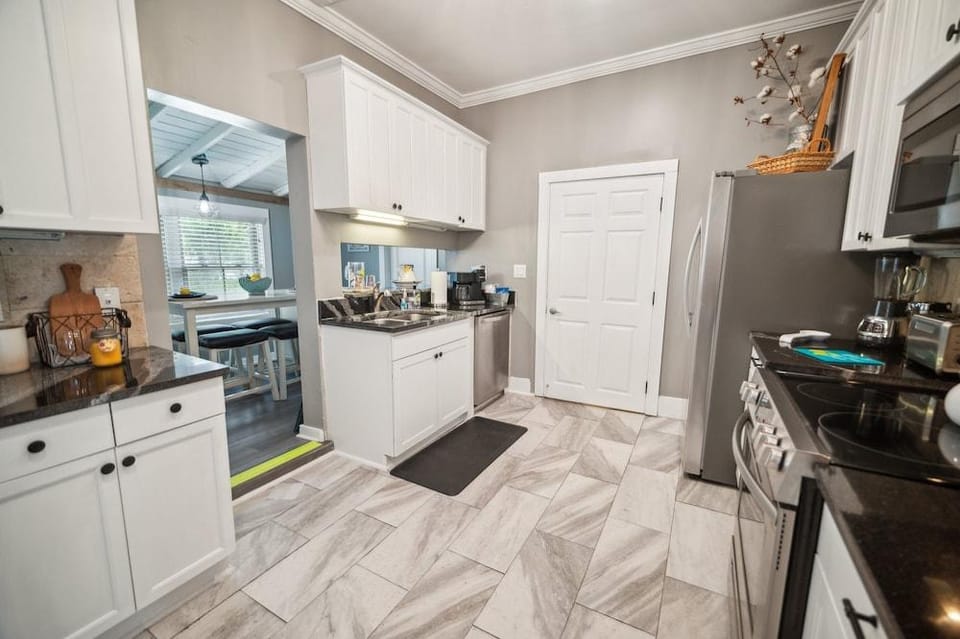 Historic St Augustine Getaway Near Downtown 2 Bedroom Cottage Hotel in Saint Augustine