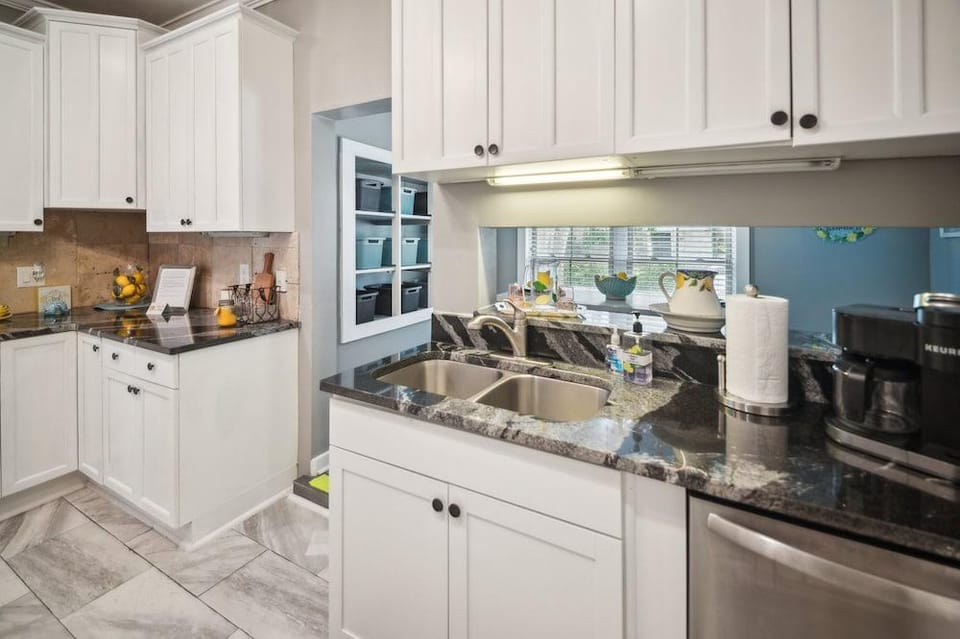 Historic St Augustine Getaway Near Downtown 2 Bedroom Cottage Hotel in Saint Augustine