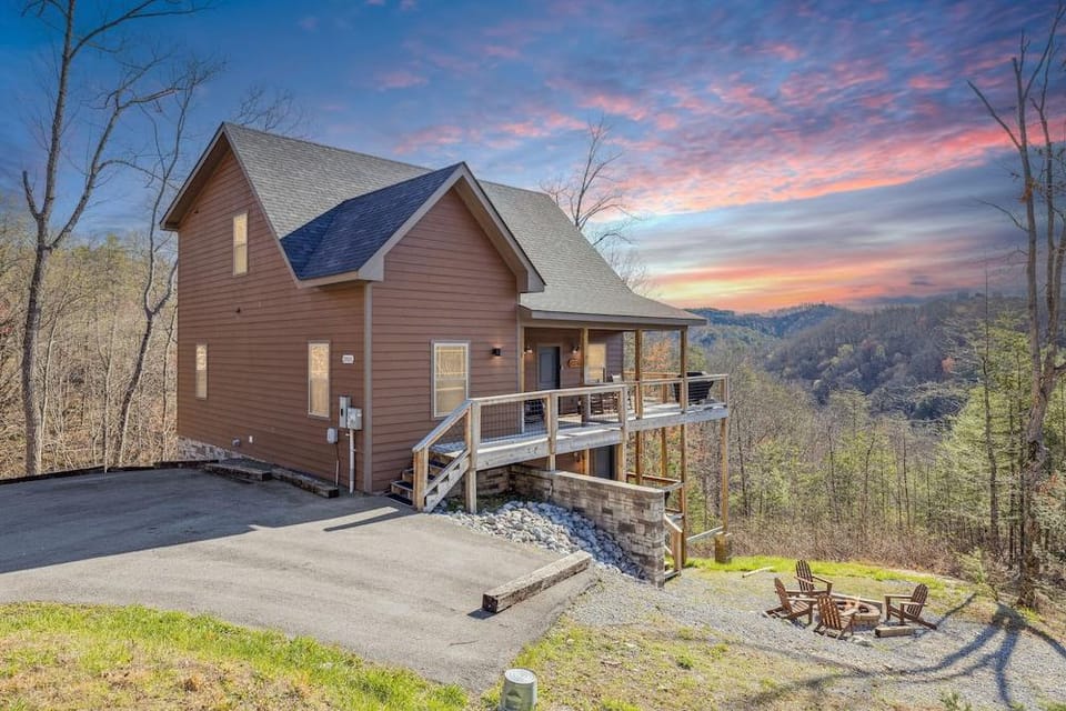 Wild Heart Lodge 4 Bedroom Cabin Hotel in Pigeon Forge