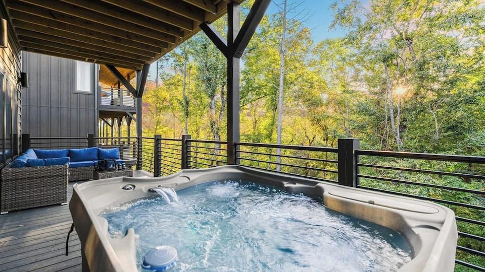 Indoor Pool, Hot Tub & Firepit With Mountain Views Ridgeview Retreat by Avantstay Hotel in Sevierville