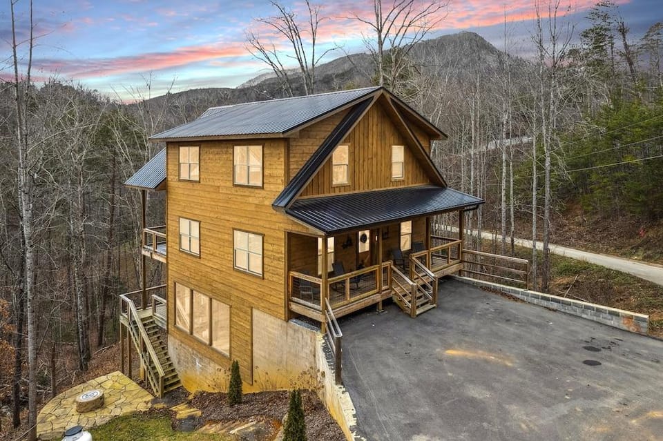 Big Bear Splash 2 Bedroom Cabin Hotel in Pigeon Forge