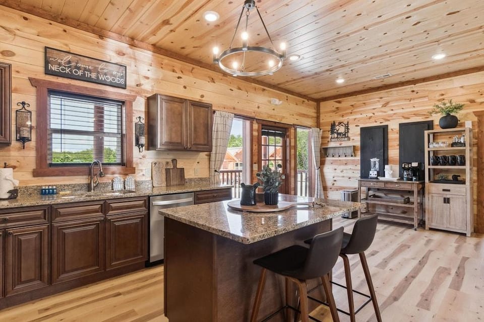 Splash Mountain Lodge 8 Bedroom Cabin Hotel in Sevierville