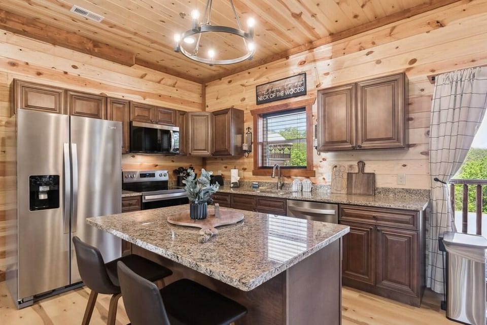 Splash Mountain Lodge 8 Bedroom Cabin Hotel in Sevierville