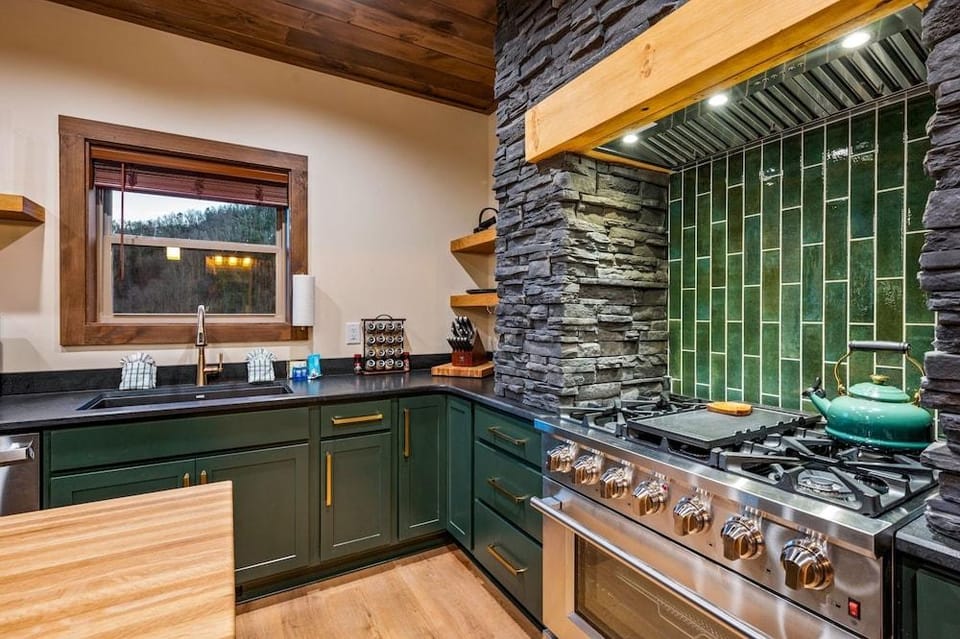 Reflections 1 Bedroom Cabin Hotel in Sevier County